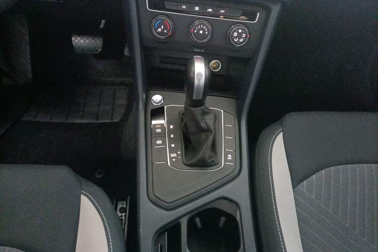 Used Volkswagen Tharu 2024 300TSI Two-Wheel-Drive Crescent Edition