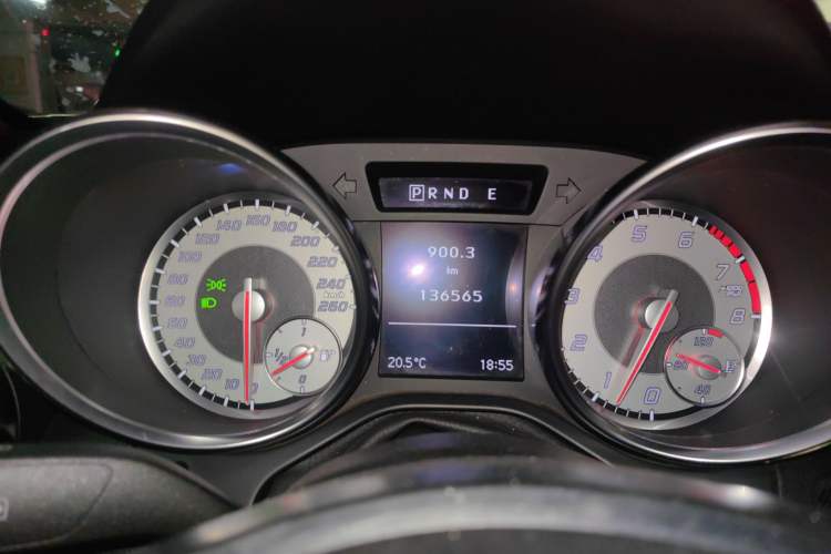 Used Mercedes-Benz SLK-Class 2011 SLK 200 Fashion Model
