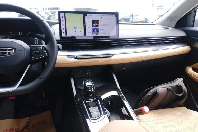 Used Geely Auto Emgrand L HiP 2024 Champion Edition 1.5TD-DHT Pro 100KM Excellence Model
