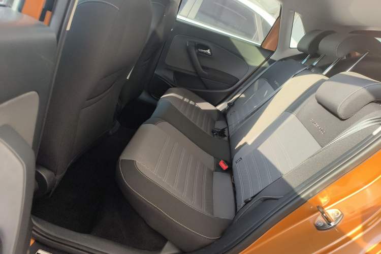 Used Volkswagen Polo 2016 1.6L Cross Polo Automatic
