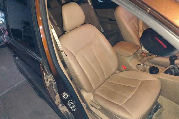 Used Baojun 730 2014 1.5L manual Comfort ESP version 7 seats
