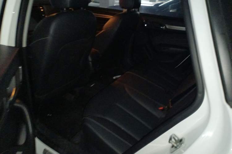 Used Roewe i6 2020 PLUS 1.6L CVT 4G Connected Glory Flagship Edition
