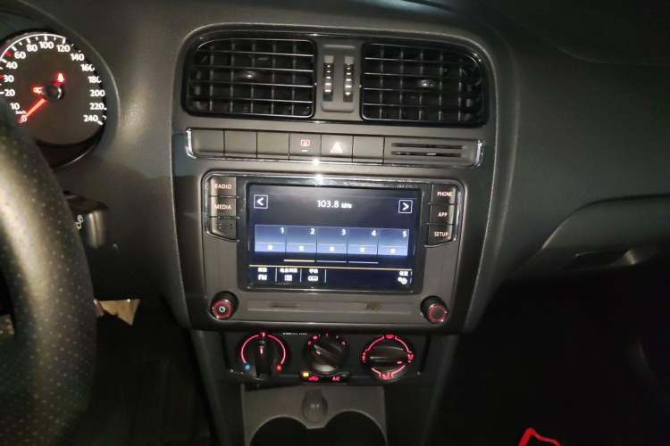 Used Volkswagen Polo 2016 1.4L Manual Fashion Model