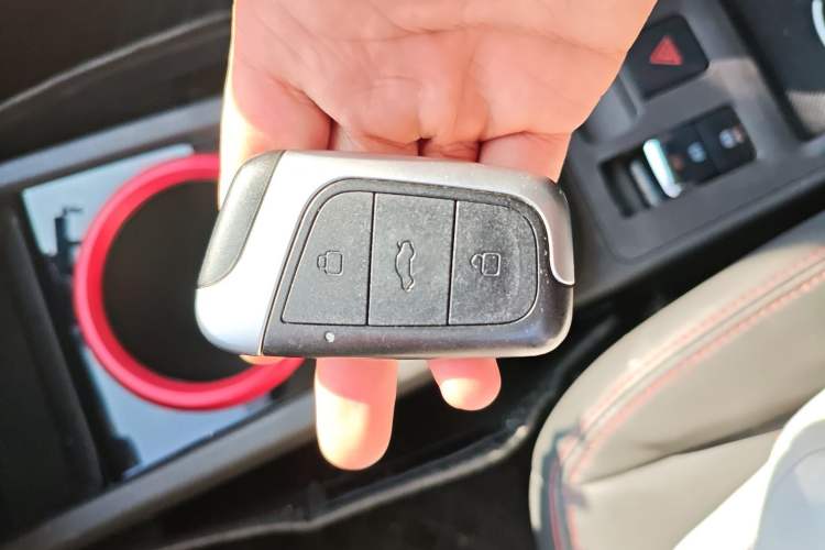 Used Chery Little Ant 2022 Revised Version Sweet Pink Edition Half-Sugar Version Lithium Iron Phosphate 30.7 kWh 30 kW 301 km