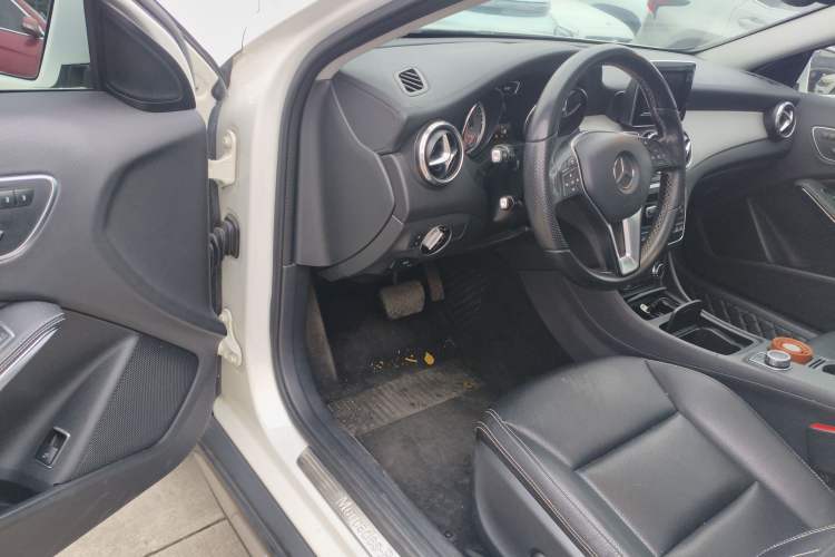 Used Mercedes-Benz GLA 2015 GLA 220 4MATIC Luxury Model
