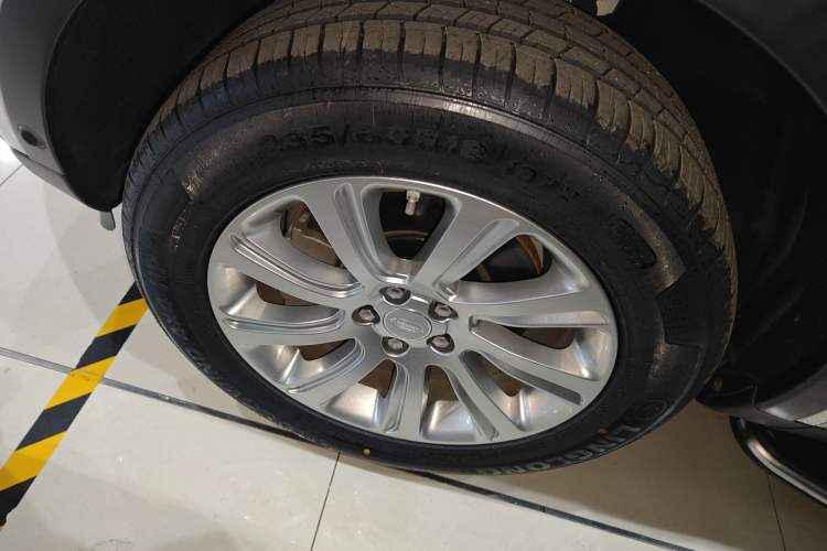 Used Land Rover Discovery Sport 2019 240 PS SE Version China VI Standard
