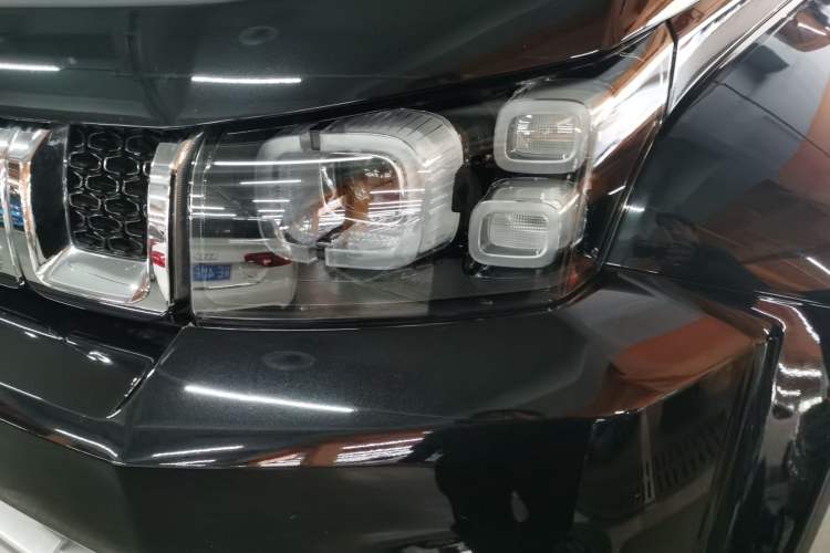 Used  BJ40 2023 2.0T Automatic Four-Wheel Drive Urban Hunter Edition Chivalrous Type
