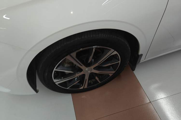 Used Geely Auto Emgrand 2023 4th Generation Champion Edition 1.5L CVT Prestige Model
