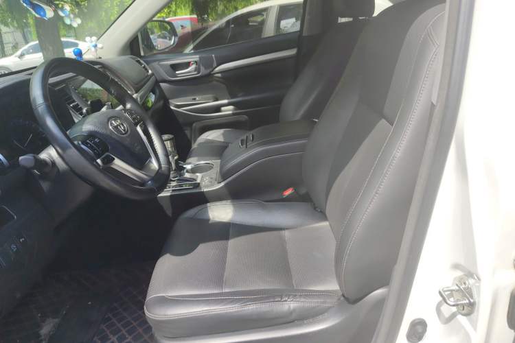 Used Toyota Highlander 2018 2.0T Four-Wheel Drive Luxury Edition 7 Seats China V Emission Standard
