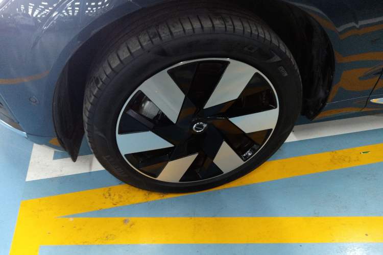 Used Volvo XC60 New Energy 2024 T8 Plug-in Hybrid Long-Range All-Wheel Drive Smart Luxury Edition
