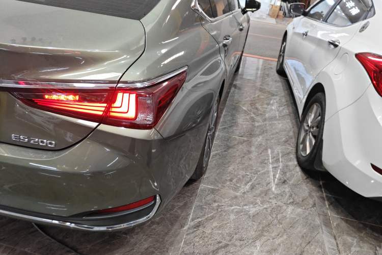 Used Lexus ES 2024 200 Premium Edition
