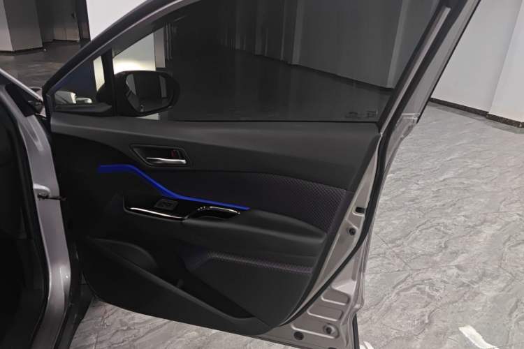 Used Toyota IZOA 2020 2.0L Yichi Version
