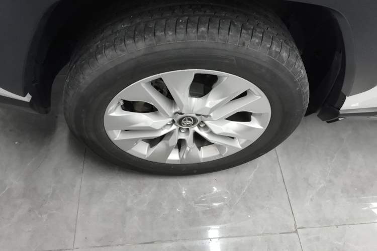 Used Toyota Wildlander 2022 Updated Version 2.0L CVT Two-Wheel Drive Leading Edition
