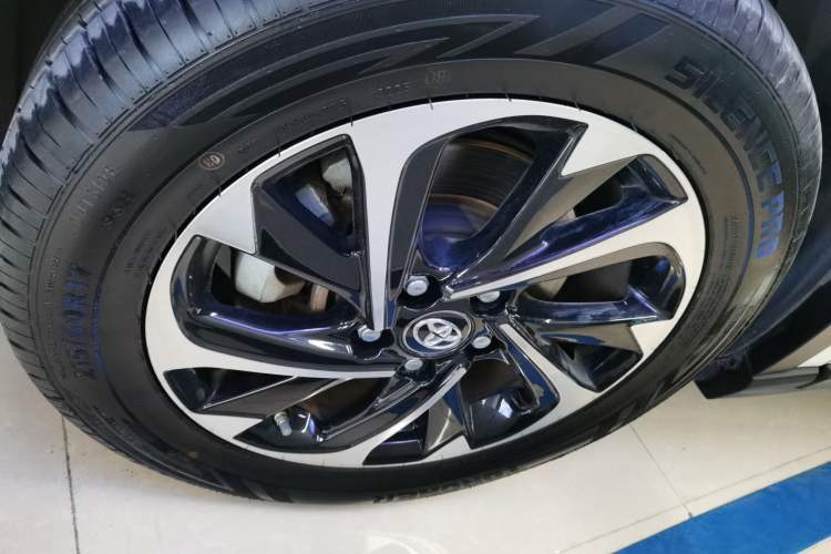 Used Toyota IZOA 2020 2.0L Yichi Version
