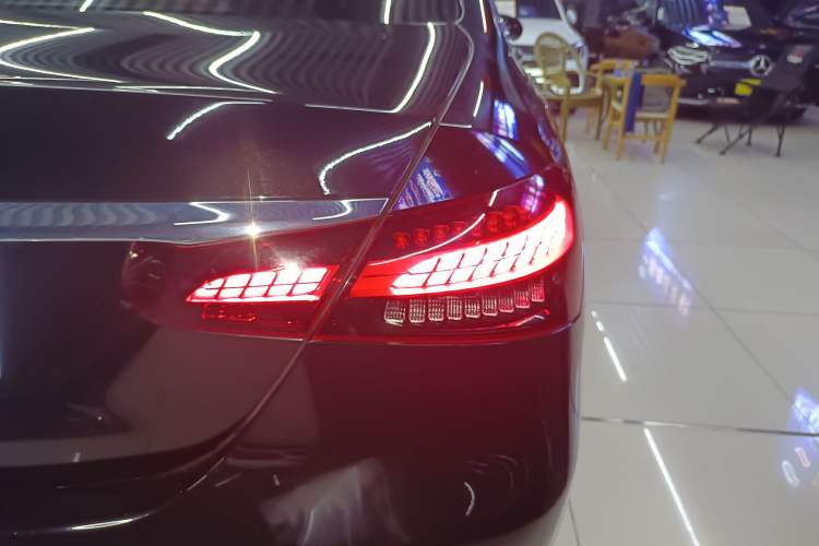 Used Mercedes-Benz E-Class 2021 Restyled E 300 L Sporty and Stylish Edition
