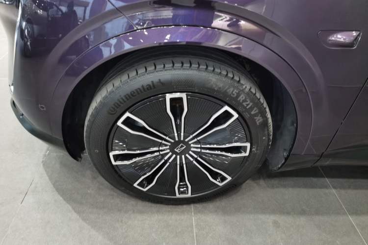 Used  07 2024 Ultra Range-Extended Four-Wheel Drive
