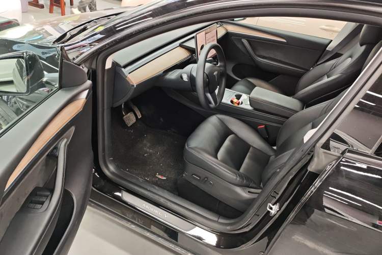 Used Tesla Model Y 2022 Rear-Wheel-Drive Version
