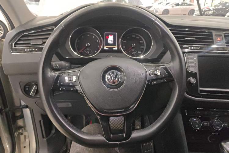 Used Volkswagen Tiguan L 2017 330TSI Automatic Two-Wheel Drive Luxury Edition
