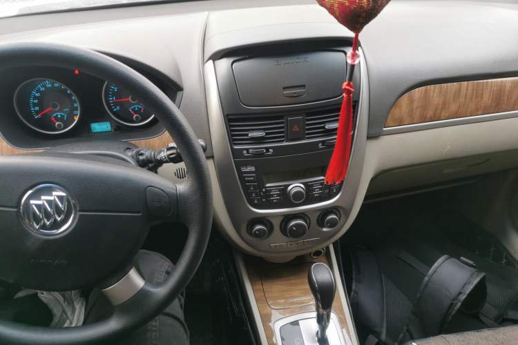 Used Buick Excelle 2015 1.5L Automatic Classic Model
