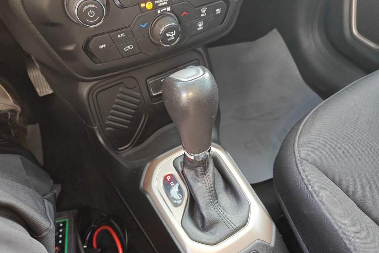 Used  Renegade 2018 Connected Large Screen Version 180T Automatic High-Energy Edition