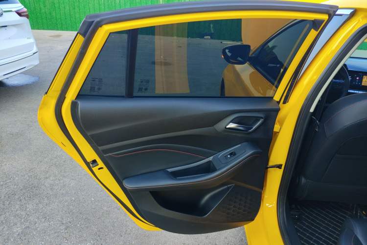 Used MG 5 2021 180 DVVT CVT Youthful Style Edition
