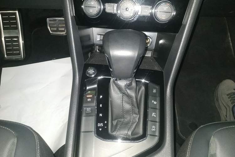 Used Volkswagen Tiguan L 2021 330TSI Automatic Two-Wheel Drive R-Line Enhanced Edition
