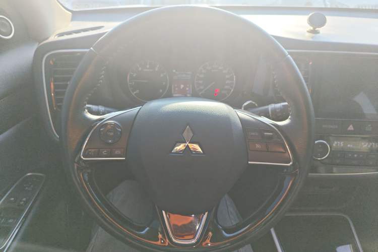 Used Mitsubishi Outlander 2019 2.0L Two-Wheel Drive Comfort Edition 5 Seats China VI Standard
