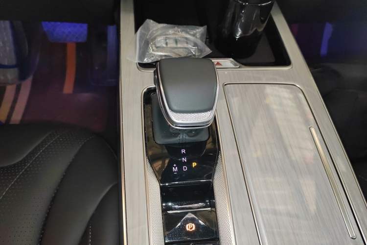 Used Hongqi HS5 2025 2.0T Two-Wheel Drive Flagship Pro Edition
