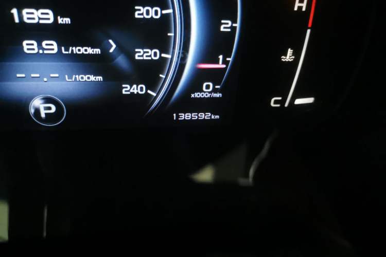 Used Geely Auto Emgrand X7 Sport 2018 1.8TD Automatic Two-Wheel Drive ZhiZun Model with 4G Connectivity