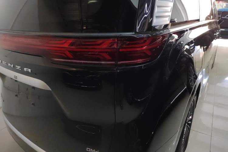 Used Denza D9 2024 DM-i 1050 Luxury Model