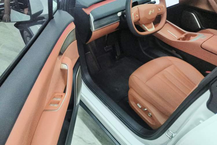 Used ONVO L60 2024 60 kWh Rear-Drive Version
