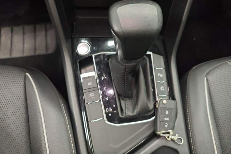 Used Volkswagen Tiguan L 2022 330TSI Automatic Two-Wheel Drive R-Line Enhanced Edition