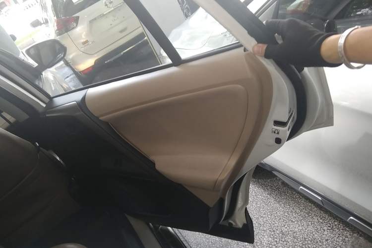 Used Toyota RAV4 2015 2.0L CVT Two-Wheel Drive Urban Edition
