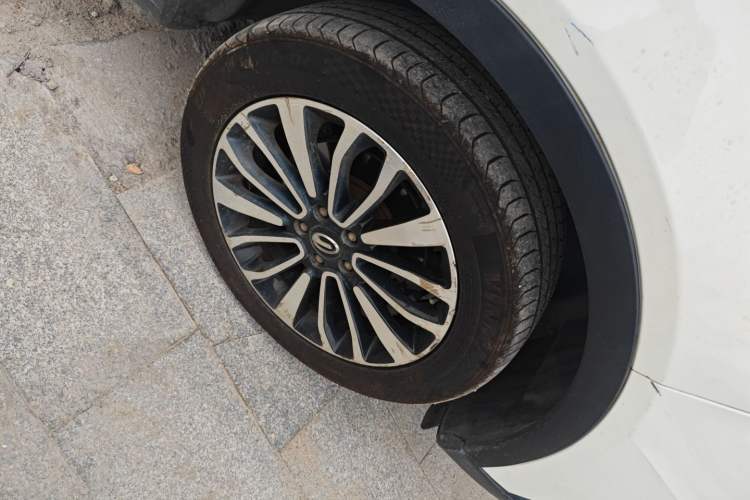 Used GAC Trumpchi GS5 Super 2015 2.0L Automatic Two-Wheel Drive Luxury Navigation Edition
