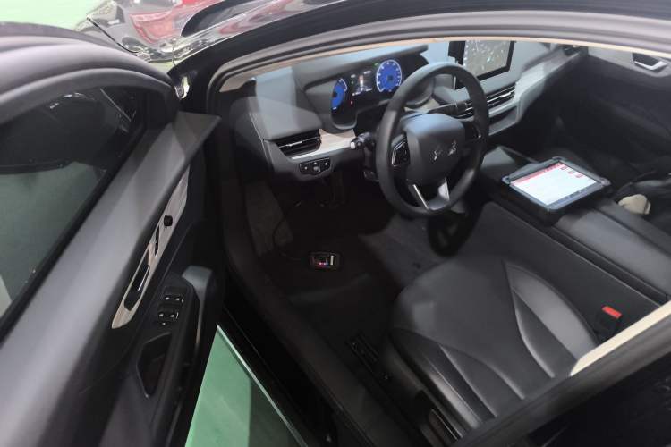 Used Hongqi E-QM5 2025 500km Range Commuter Version
