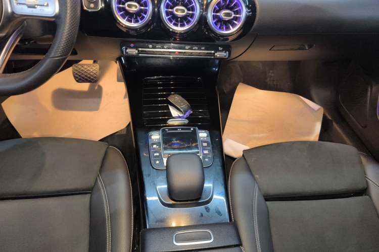 Used Mercedes-Benz A-Class 2020 Restyled A 200 L Sport Sedan Fashion Version
