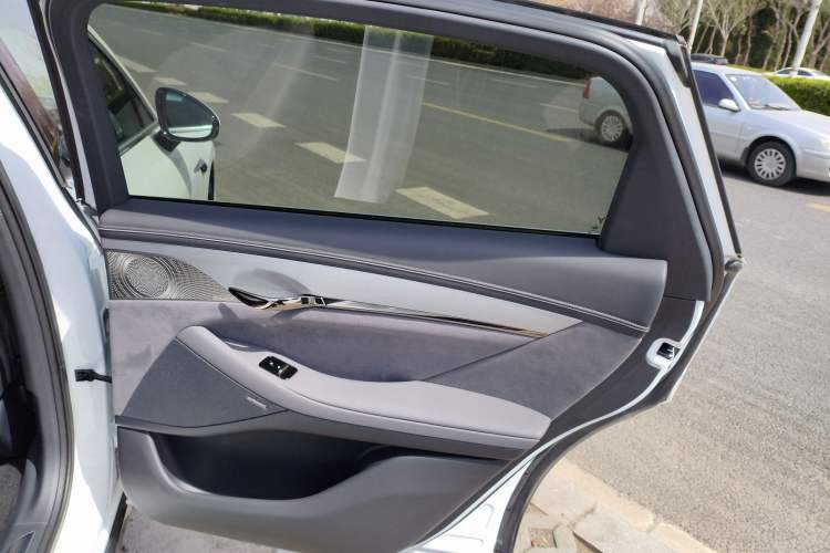 Used VOYAH PASSION 2024 PHEV Four-Wheel Drive Ultra-Long Range Executive Edition
