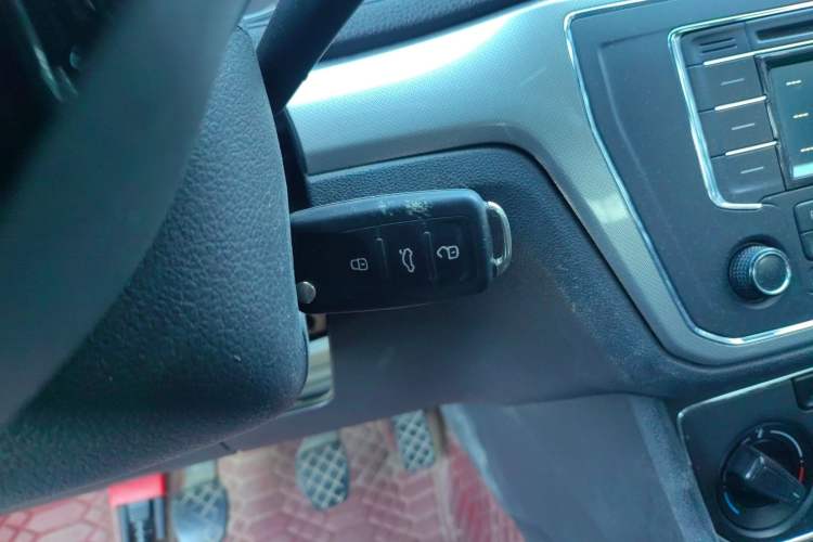 Used Volkswagen Lavida 2015 1.6L Manual Comfort Edition
