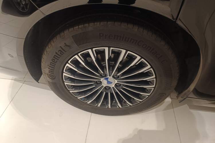 Used Denza D9 2025 DM-i Smart Drive 1020 Four-Wheel Drive Premium Model
