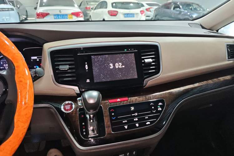 Used Honda Odyssey 2015 Updated Version 2.4L Smart Edition
