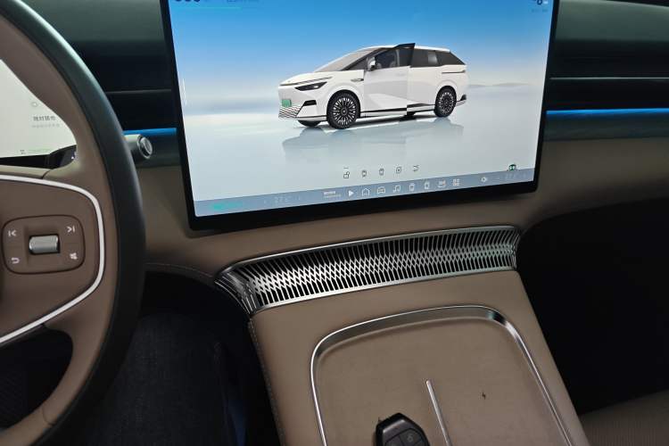 Used XPeng X9 2025 740 Ultra-Long Range Max
