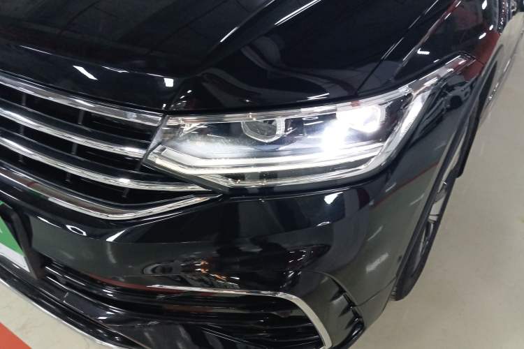 Used Volkswagen Tiguan L 2023 Restyled 330TSI Automatic Two-Wheel Drive R-Line Enhanced Comfort Version