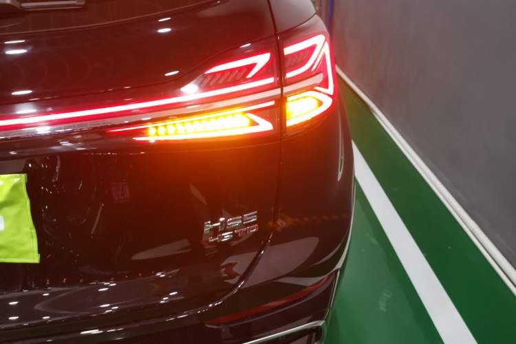 Used Hongqi HS5 2023 2.0T Four-Wheel Drive Flagship Pro Edition
