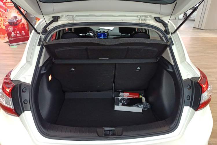 Used Nissan Tiida 2021 1.6L CVT Cool Edition
