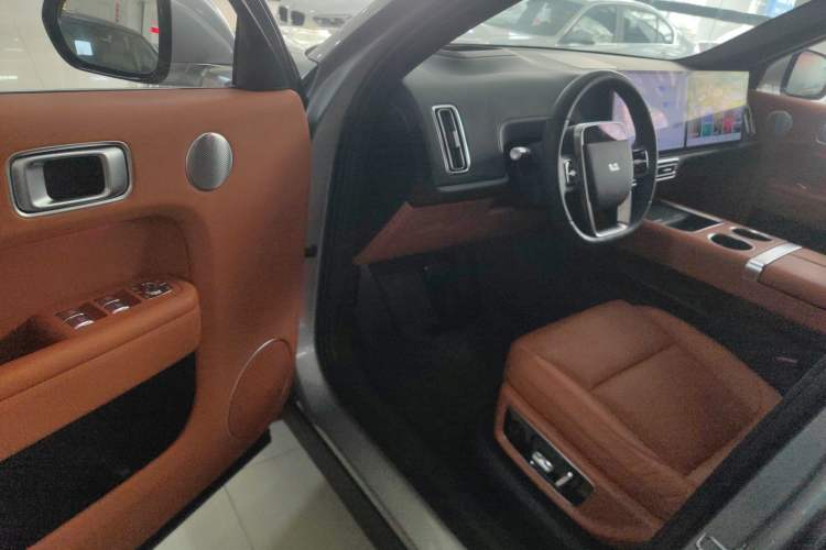 Used Li Auto L8 2023 Air model
