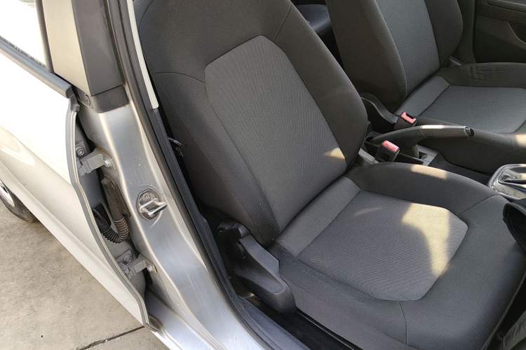 Used Volkswagen Jetta 2015 1.6L Automatic Fashion Model
