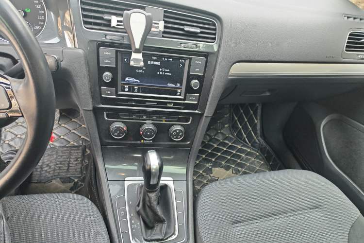 Used Volkswagen Golf 2018 230TSI Automatic Comfort Model
