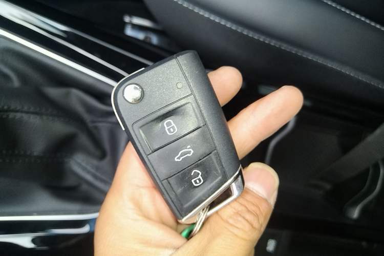 Used Volkswagen Tharu 2025 NewRui 300TSI Prestige Edition
