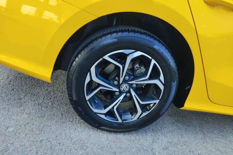 Used MG 5 2021 180 DVVT CVT Youthful Style Edition
