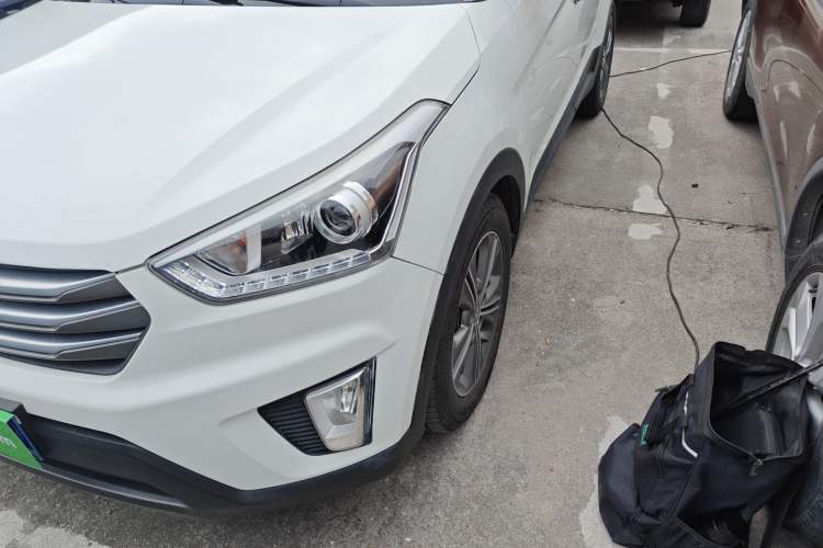 Used Hyundai ix25 2015 1.6L Automatic Two-Wheel-Drive Deluxe DLX Model